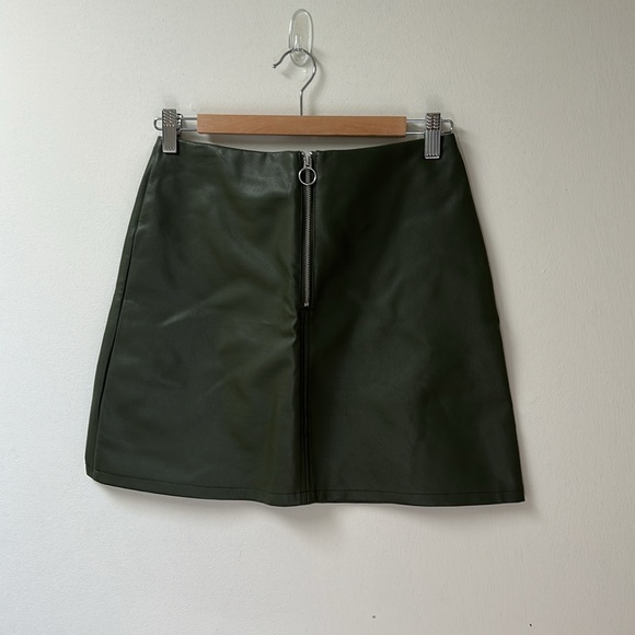 Green Pleather Mini Skirt Primark - Picture 2 of 15